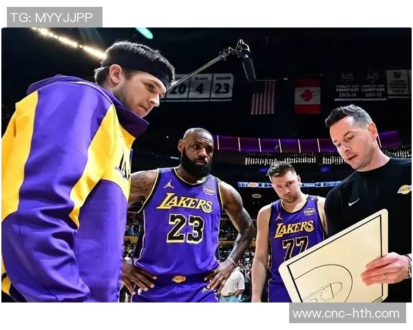 里夫斯赞詹姆斯无论传球还是投篮总能做出明智选择不受外界干扰